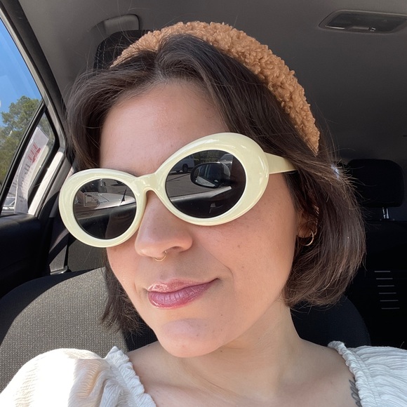 Meet your Posher, Lily - Picture 3 of 4